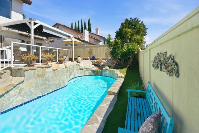 821 Inspiration Ln, Escondido, CA 92025