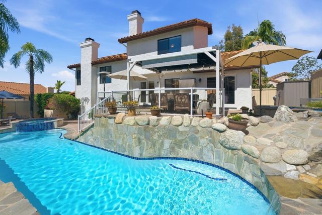 821 Inspiration Ln, Escondido, CA 92025