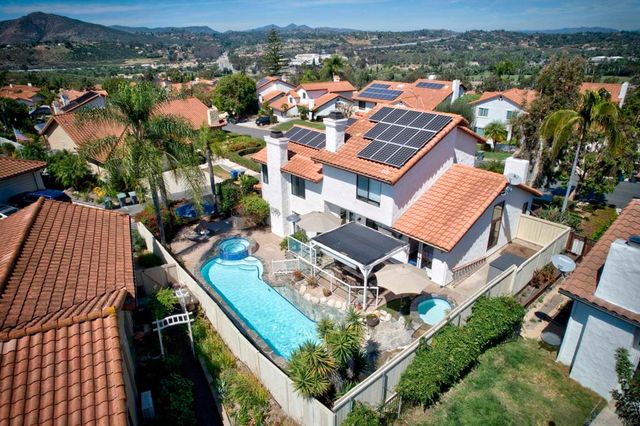 821 Inspiration Ln, Escondido, CA 92025