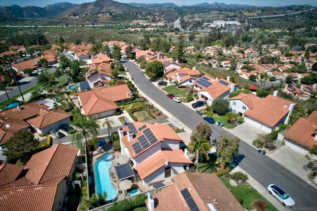 821 Inspiration Ln, Escondido, CA 92025