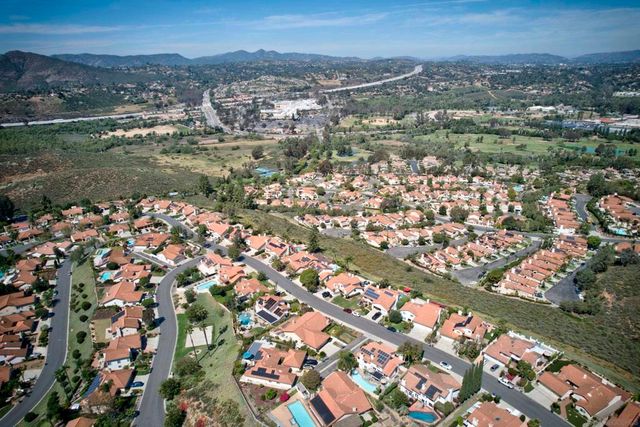 821 Inspiration Ln, Escondido, CA 92025