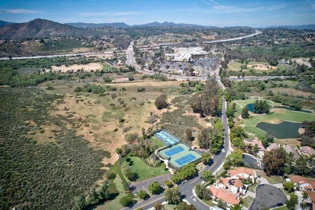 821 Inspiration Ln, Escondido, CA 92025