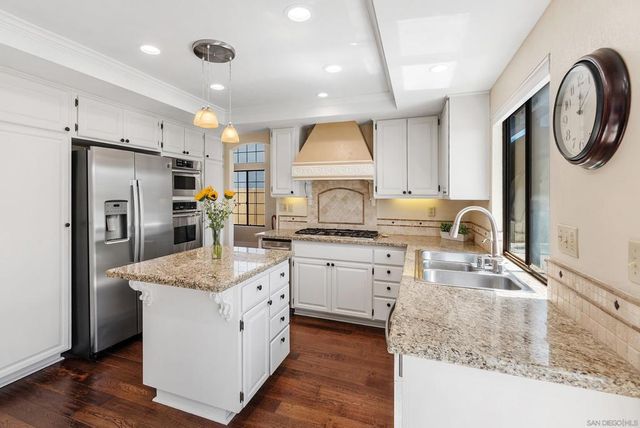 821 Inspiration Ln, Escondido, CA 92025