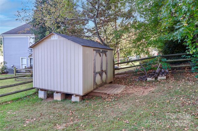 1451 Pine Needle Lane, Mooresville, NC 28115