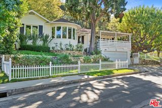 4104 Saugus Avenue, Sherman Oaks, CA 91403