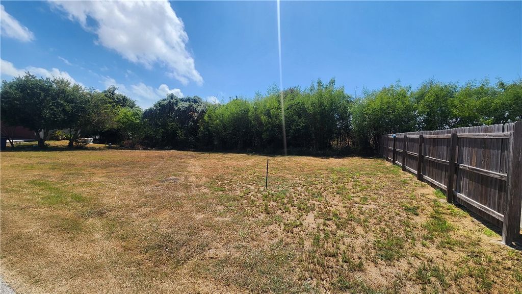 105 Cox Dr, Portland, TX 78374 — exterior