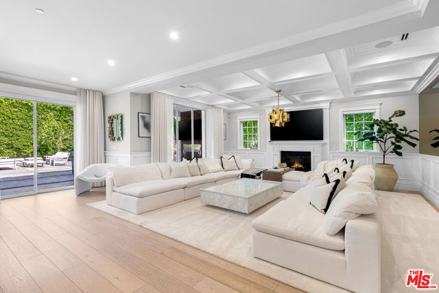 5000 Petit Avenue, Encino (los Angeles), CA 91436