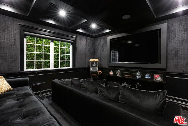 5000 Petit Avenue, Encino (los Angeles), CA 91436