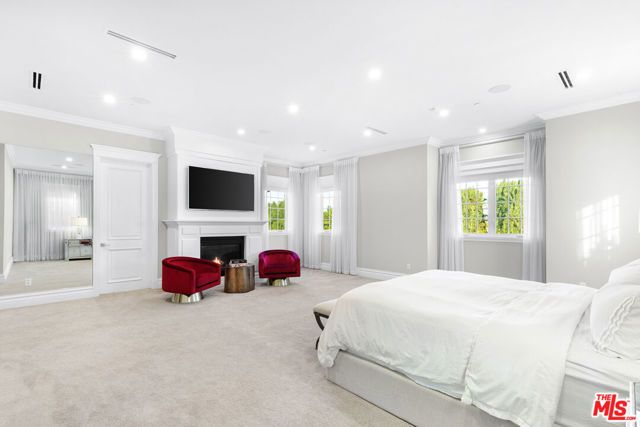 5000 Petit Avenue, Encino (los Angeles), CA 91436