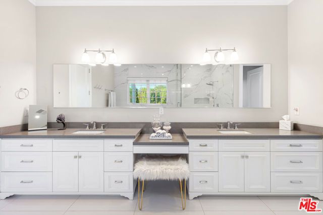 5000 Petit Avenue, Encino (los Angeles), CA 91436