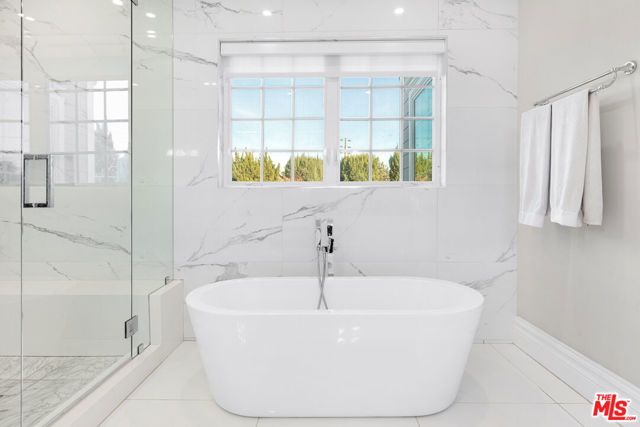 5000 Petit Avenue, Encino (los Angeles), CA 91436