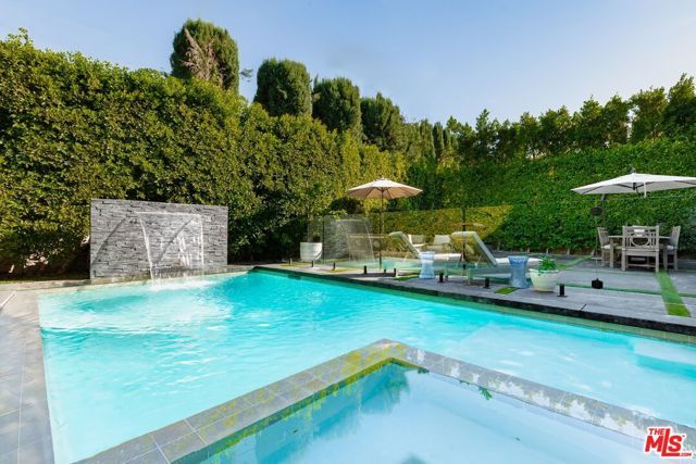 5000 Petit Avenue, Encino (los Angeles), CA 91436