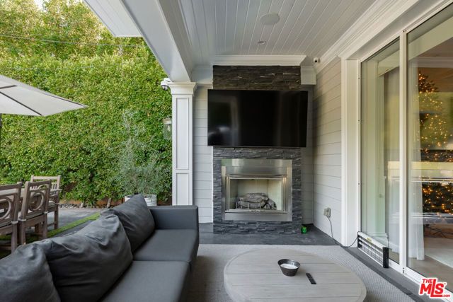 5000 Petit Avenue, Encino (los Angeles), CA 91436