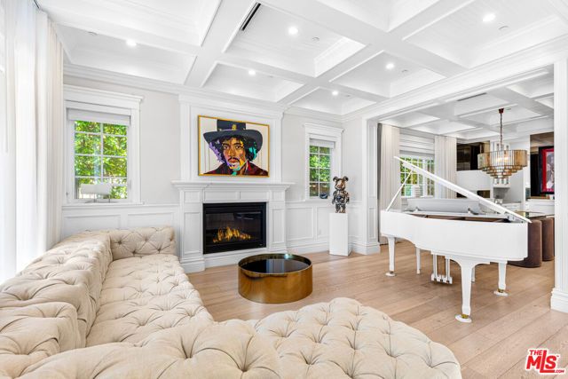 5000 Petit Avenue, Encino (los Angeles), CA 91436