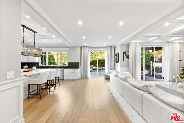 5000 Petit Avenue, Encino (los Angeles), CA 91436