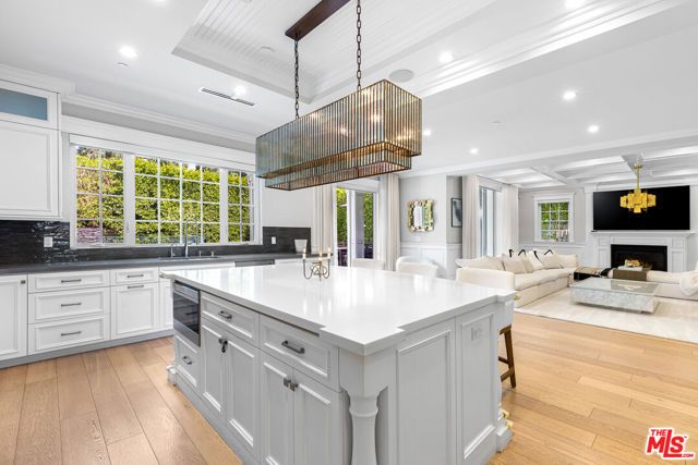 5000 Petit Avenue, Encino (los Angeles), CA 91436