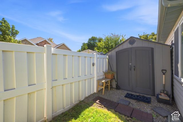 1112 W AUTUMN LEAF LN, Taylorsville, UT 84123