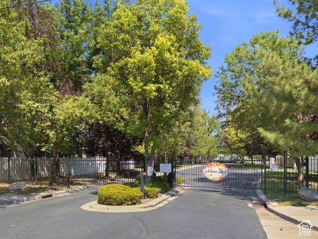 1112 W AUTUMN LEAF LN, Taylorsville, UT 84123