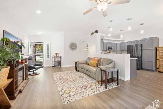 1112 W AUTUMN LEAF LN, Taylorsville, UT 84123