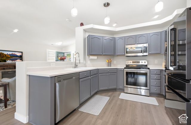 1112 W AUTUMN LEAF LN, Taylorsville, UT 84123