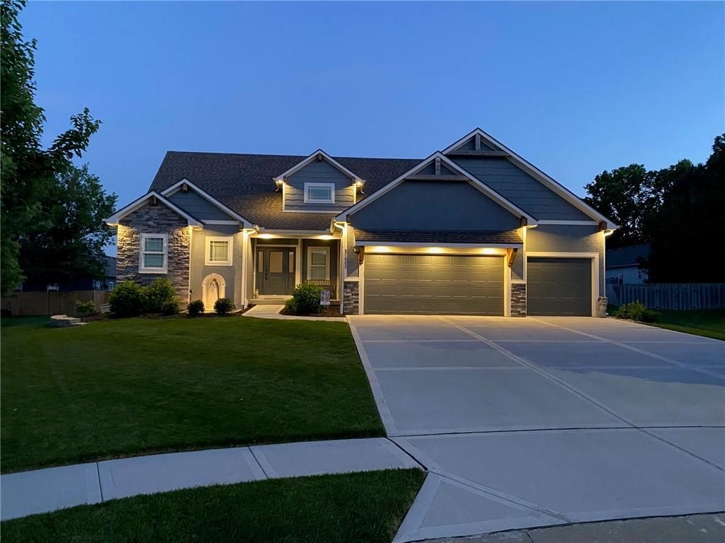 21025 W 225th Terrace, Spring Hill, KS 66083
