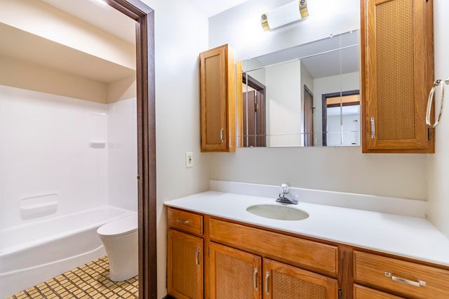 931 W Glen Park Avenue 204, Griffith, IN 46319