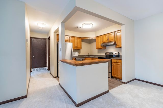 931 W Glen Park Avenue 204, Griffith, IN 46319