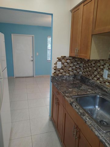 3240 NE 16th Street 7, Pompano Beach, FL 33062