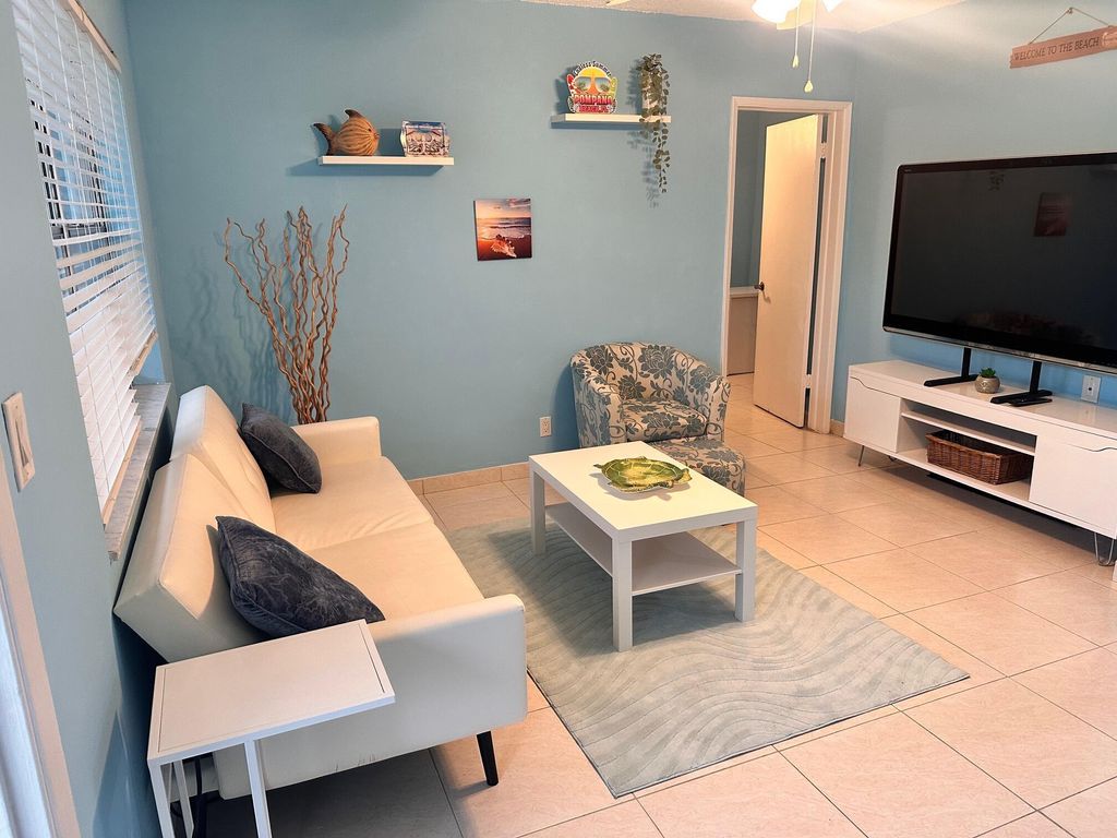 3240 NE 16th Street 7, Pompano Beach, FL 33062