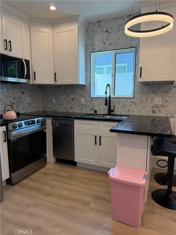 7044 Teesdale, North Hollywood, CA 91605