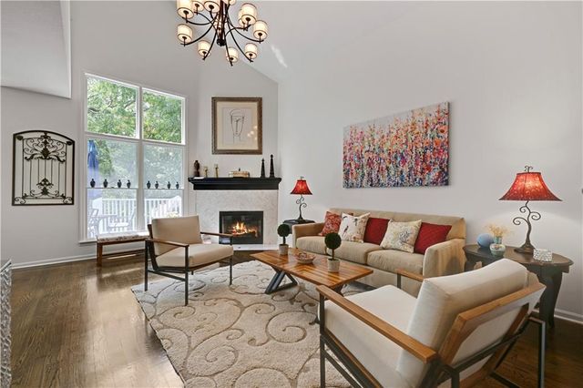 2433 W 137th Place, Leawood, KS 66224