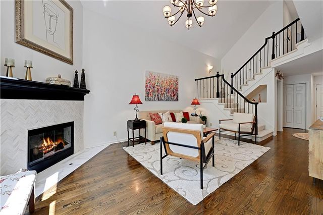 2433 W 137th Place, Leawood, KS 66224