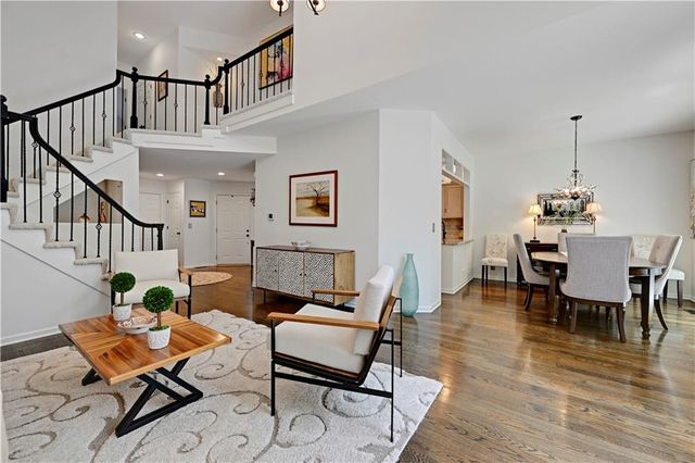 2433 W 137th Place, Leawood, KS 66224