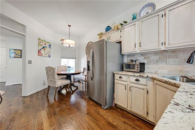 2433 W 137th Place, Leawood, KS 66224