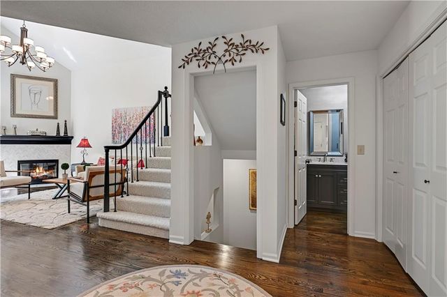 2433 W 137th Place, Leawood, KS 66224