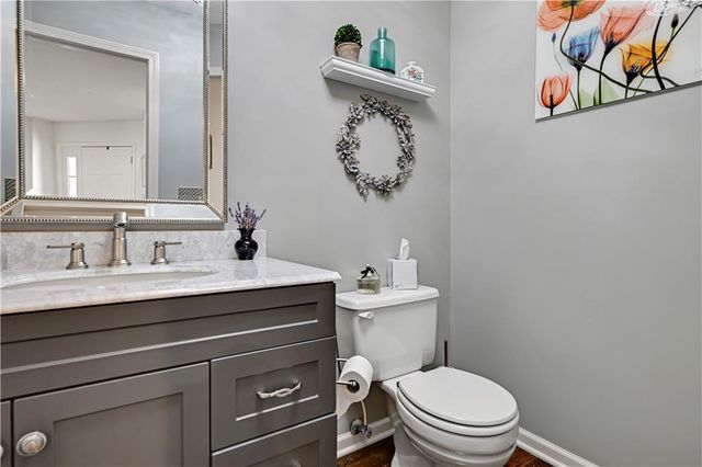 2433 W 137th Place, Leawood, KS 66224