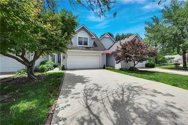2433 W 137th Place, Leawood, KS 66224