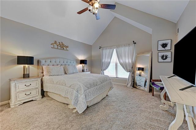 2433 W 137th Place, Leawood, KS 66224