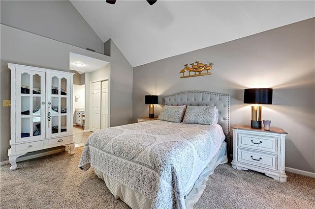 2433 W 137th Place, Leawood, KS 66224