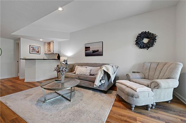 2433 W 137th Place, Leawood, KS 66224