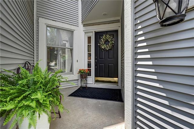 2433 W 137th Place, Leawood, KS 66224