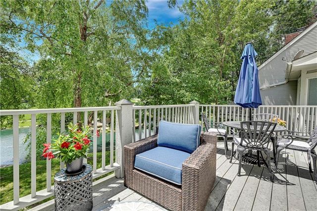 2433 W 137th Place, Leawood, KS 66224