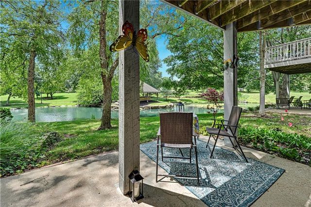 2433 W 137th Place, Leawood, KS 66224