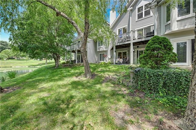2433 W 137th Place, Leawood, KS 66224