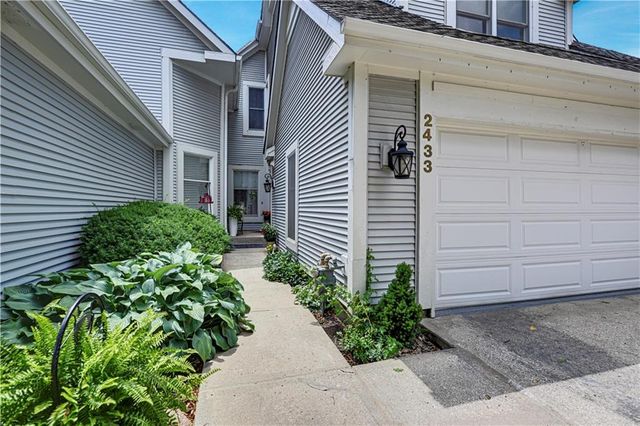 2433 W 137th Place, Leawood, KS 66224