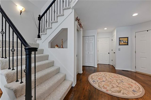 2433 W 137th Place, Leawood, KS 66224
