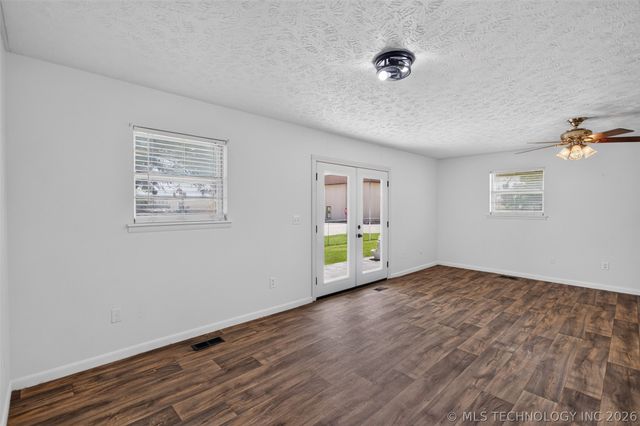 202 N Talihina Street, Salina, OK 74365