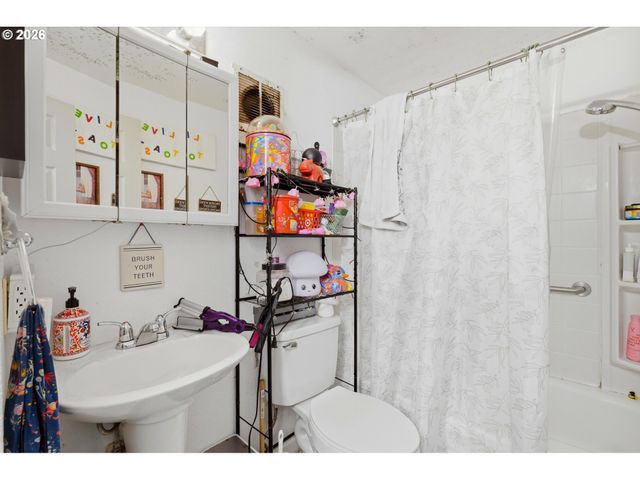 1213 OAKHILL Ave Se, Salem, OR 97302