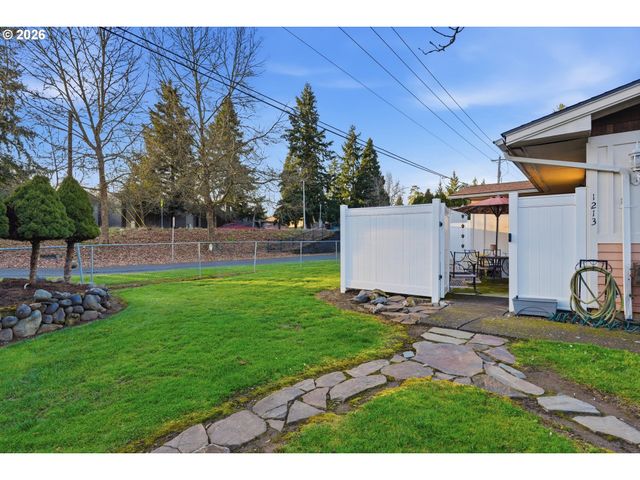 1213 OAKHILL Ave Se, Salem, OR 97302