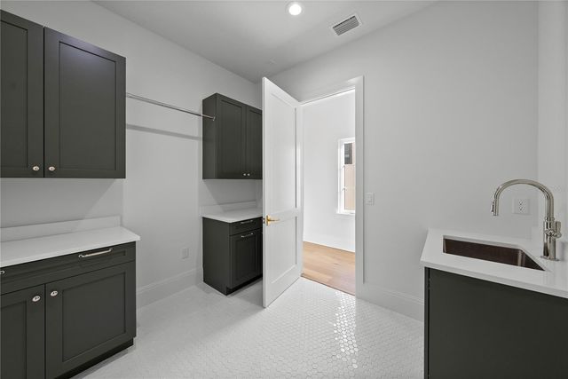 4614 TENNYSON, Tampa, FL 33629